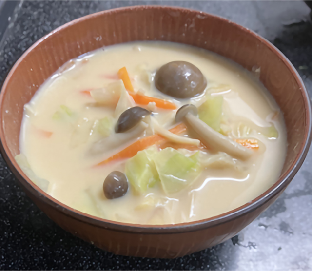 野菜たっぷり!豆乳味噌汁