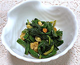 ほうれん草とナッツの和え物